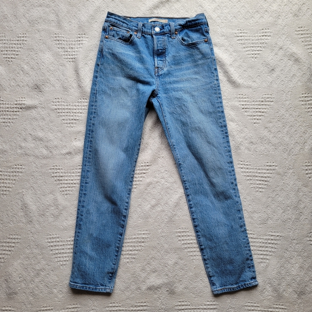Levi's Women's Light Blue Straight Leg Jeans